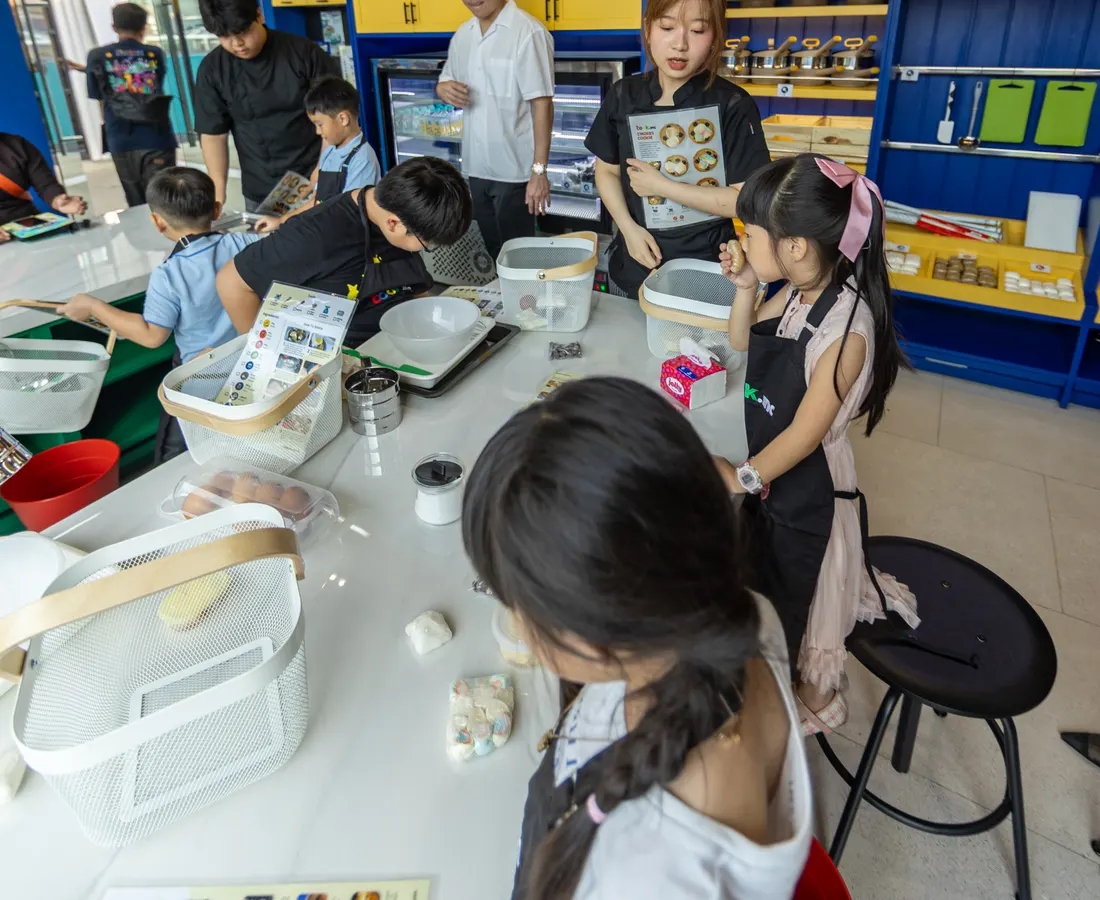 Children at the counter picking their ingredients