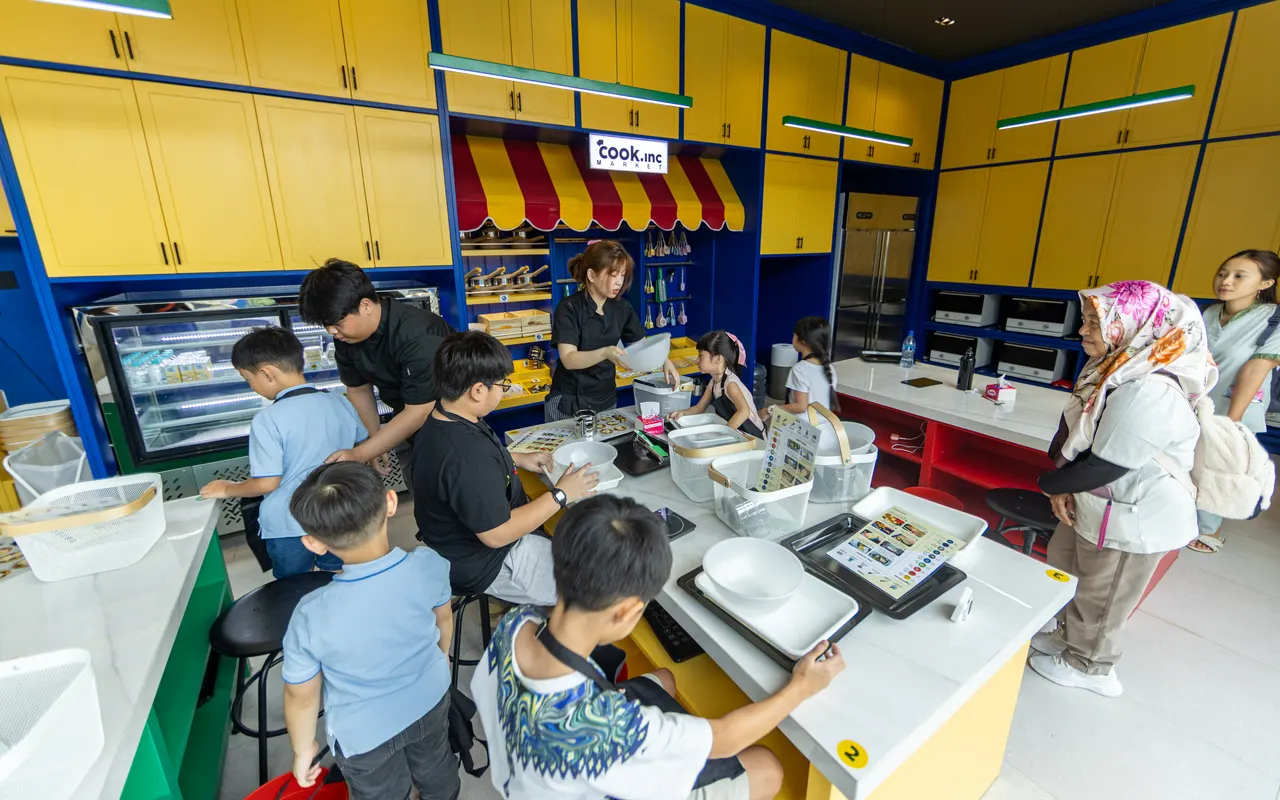 The cook.inc studio with yellow cabinets and blue joinery